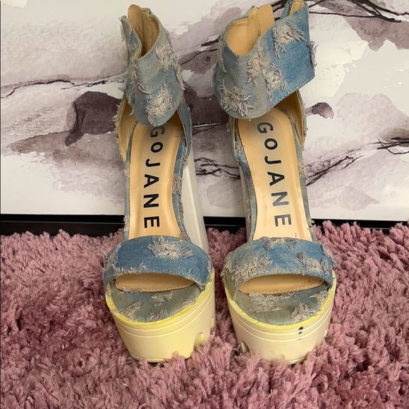 •Denim distressed
•5 inch 
•Chunky heels - Picture 1 of 2